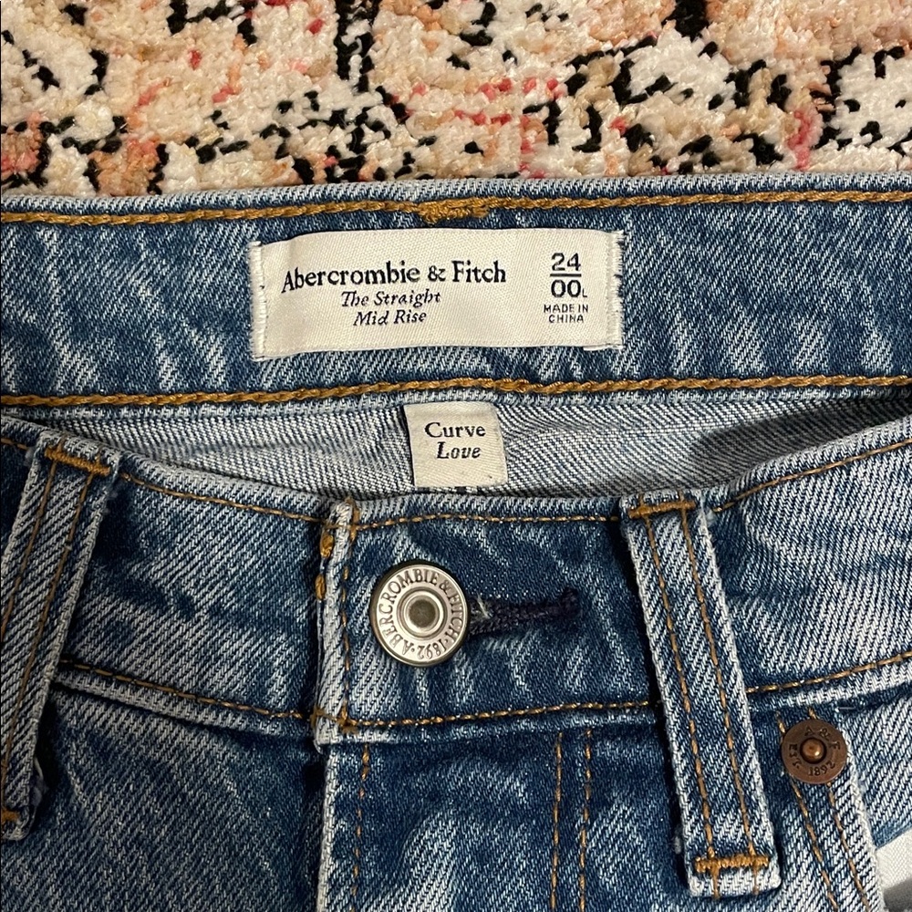 ABERCROMBIE curve love mid rise straight jean